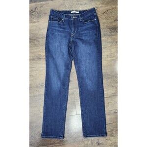 Levi's Womens Classic Straight 28x30 size 6 EUC Blue Jeans